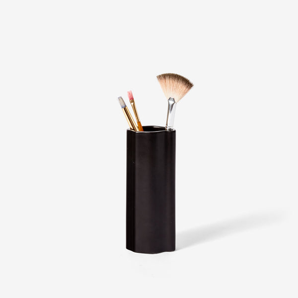 Charles And Marie ASSEMBLY DESK VESSEL | Schwarzer KÖCHER Oder VASE | Alex Proba | Areaware