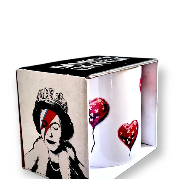 Charles And Marie BANDAGED HEART | Banksy KAFFEE- & TEE-BECHER | Urban.ity
