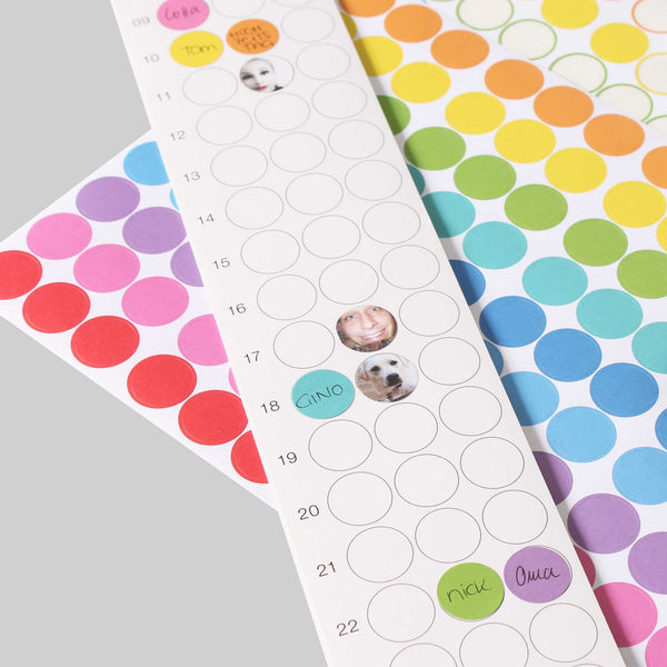 Charles And Marie BDAY Rainbow - Geburtstagskalender - Mit Klebepunkten - 8x70 Cm | Dot On