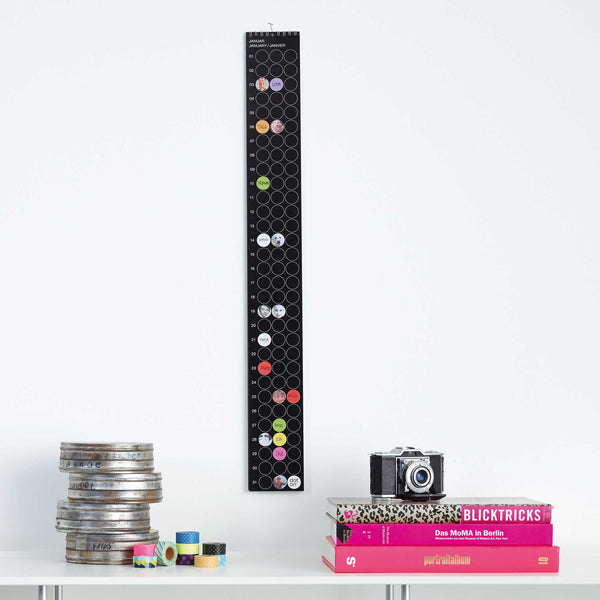 charles and marie BDAY Rainbow - Geburtstagskalender - mit Klebepunkten - 8x70 cm | dot on