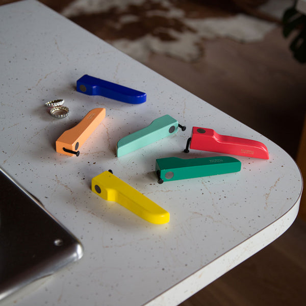 Charles And Marie BENT NAIL BOTTLE OPENER - Farbige Flaschenöffner | Brendan Ravenhill | Areaware