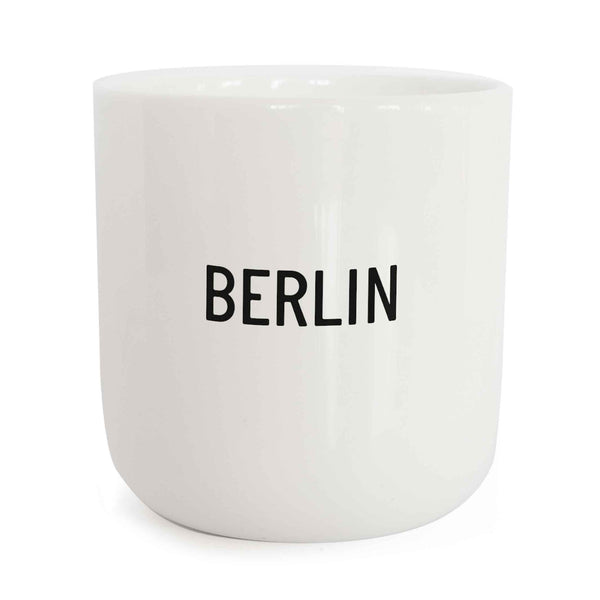 charles and marie BERLIN | weisser Kaffee- & Tee-BECHER mit schwarzer Typo | City Collection | PLTY