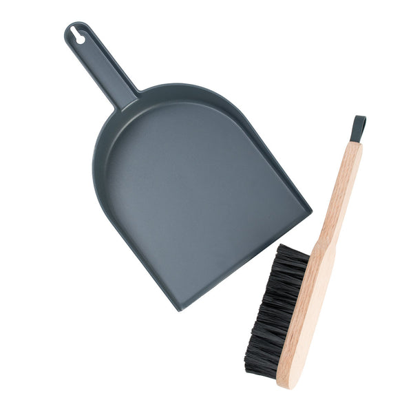 Charles And Marie BIG HUG BROOM & DUSTPAN - Besen & Kehrblech-Set - Hans Thyge & Co | DesignBite