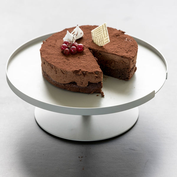 charles and marie BIG HUG CAKE STAND - Kuchenplatte & Tortenständer - 1 Ebene - Hans Thyge & Co | DesignBite