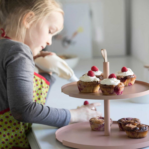 Charles And Marie BIG HUG CAKE STAND - Kuchenständer & Etagere - 2 Ebenen - Hans Thyge & Co | DesignBite