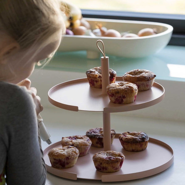 charles and marie BIG HUG CAKE STAND - Kuchenständer & Etagere - 2 Ebenen - Hans Thyge & Co | DesignBite