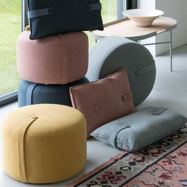 Charles And Marie BIG HUG | Runder POUF SITZHOCKER | Hans Thyge & Co | DesignBite