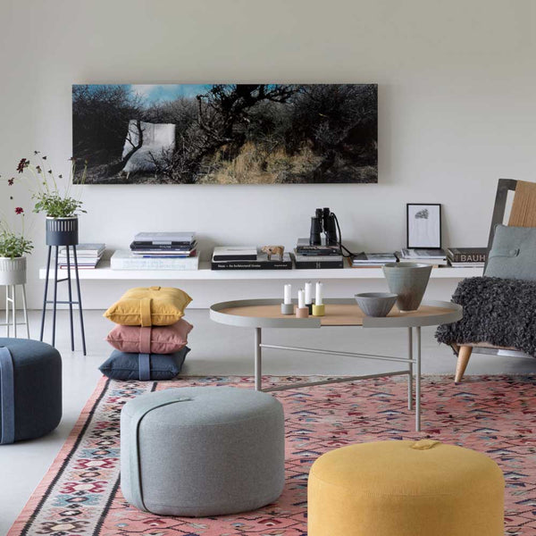 Charles And Marie BIG HUG | Runder POUF SITZHOCKER | Hans Thyge & Co | DesignBite