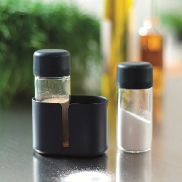 Charles And Marie BIG HUG SALT & PEPPER - Salz- & Pfefferstreuer Set - Hans Thyge & Co | DesignBite