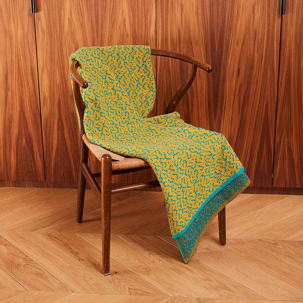 Charles And Marie BITMAP LABYRINTH Golden Ochre | Ockerfarbige TAGESDECKE | 180x140 Cm | 90% Baumwolle | Cristian Zuzunaga