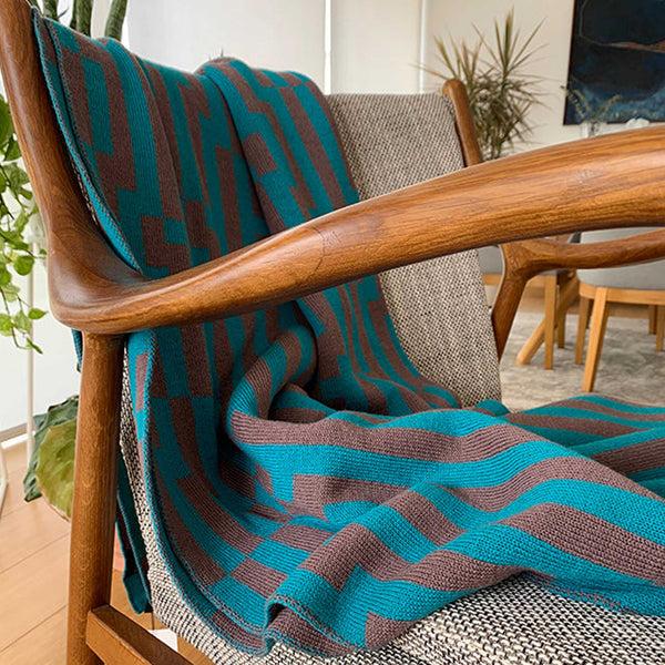 charles and marie BITMAP ZOOM IN 3 | grün & graue TAGESDECKE | 180x140 cm | 100% Merino Wolle | Cristian Zuzunaga