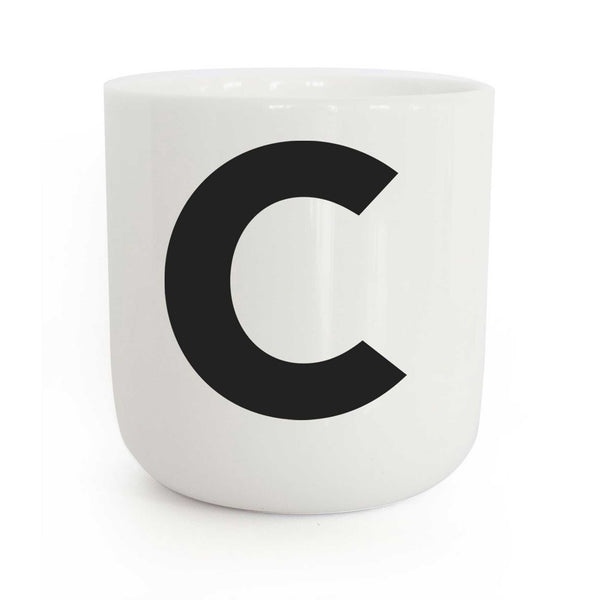 charles and marie C | weisser Kaffee- & Tee-BECHER mit schwarzer Typo | Letters & Glyphs Serie | PLTY