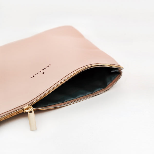 Charles And Marie CARRY-ALL POUCH - Hautfarbige Tasche - 25x18 Cm | Somewhere