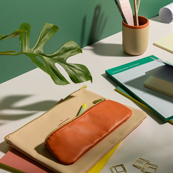 Charles And Marie CARRY-ALL POUCH - Hautfarbige Tasche - 25x18 Cm | Somewhere