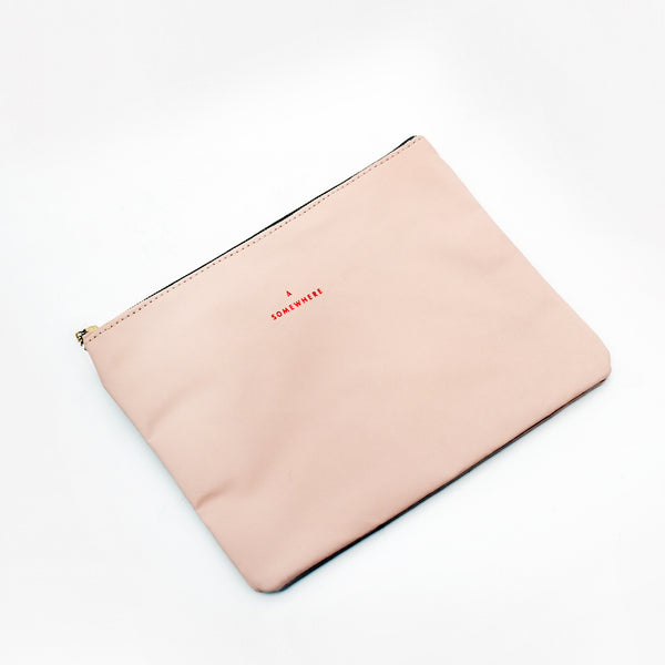 charles and marie CARRY-ALL POUCH - hautfarbige Tasche - 25x18 cm | Somewhere