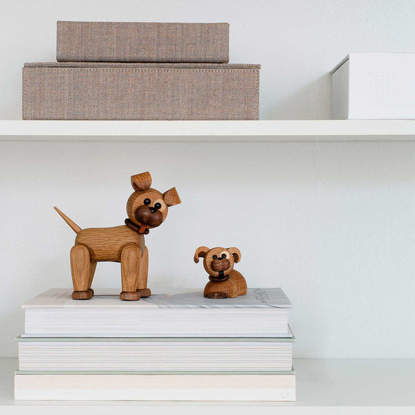 Charles And Marie COCO | Lustige Liegende HUNDE WELPIN | Holz-DEKOFIGUR | Chresten Sommer | Spring Copenhagen
