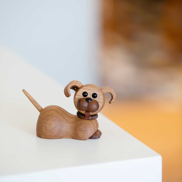 charles and marie COCO | lustige liegende HUNDE WELPIN | Holz-DEKOFIGUR | Chresten Sommer | Spring Copenhagen