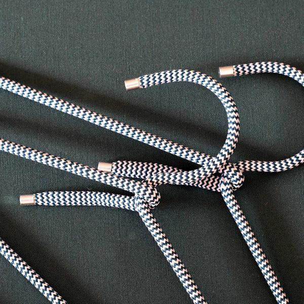 Charles And Marie CORD HANGER | Dünne Textil-KLEIDERBÜGEL Aus Seil Mit Alu-Kappen | 5er Set | Peppermint Products