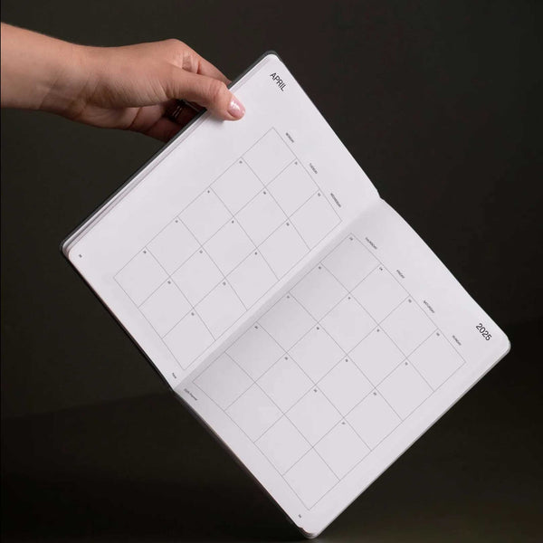 Charles And Marie DAILY PLANNER 2025 - Schwarzer Tagesplaner - Zweiteiliges Hardcover A5 SET | Karst Stone Paper