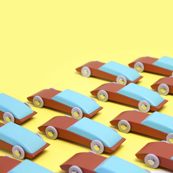 Charles And Marie DUOTONE CAR #3 | Design-SPIELZEUGAUTO Aus Holz | Floris Hovers | Ikonic
