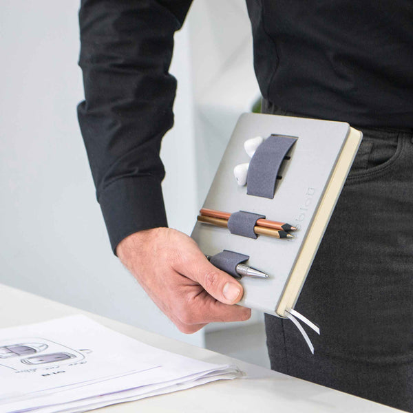 charles and marie FLEX Hellgrau - NOTIZBUCH mit integriertem dunkelgrauem ORGANIZER-Band - 18x18 cm | beblau