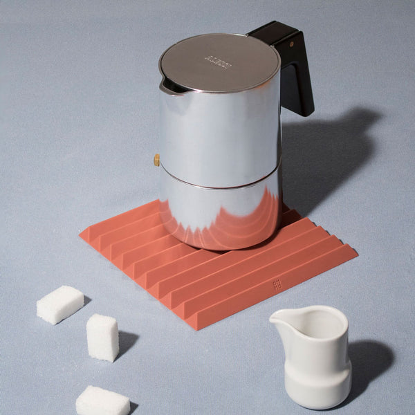 Charles And Marie FLIP | Faltbarer TOPFUNTERSETZER | Shane Schneck | Ommo