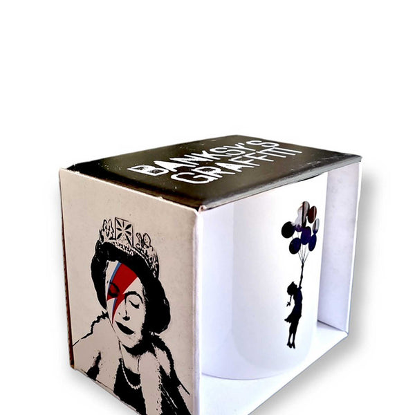 Charles And Marie FLYING BALLOON GIRL | Banksy KAFFEE- & TEE-BECHER | Urban.ity