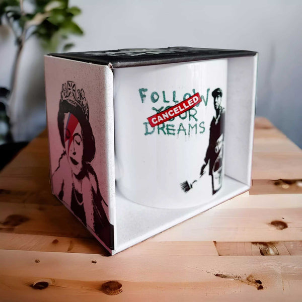 Charles And Marie FOLLOW YOUR DREAMS | Banksy KAFFEE- & TEE-BECHER | Urban.ity