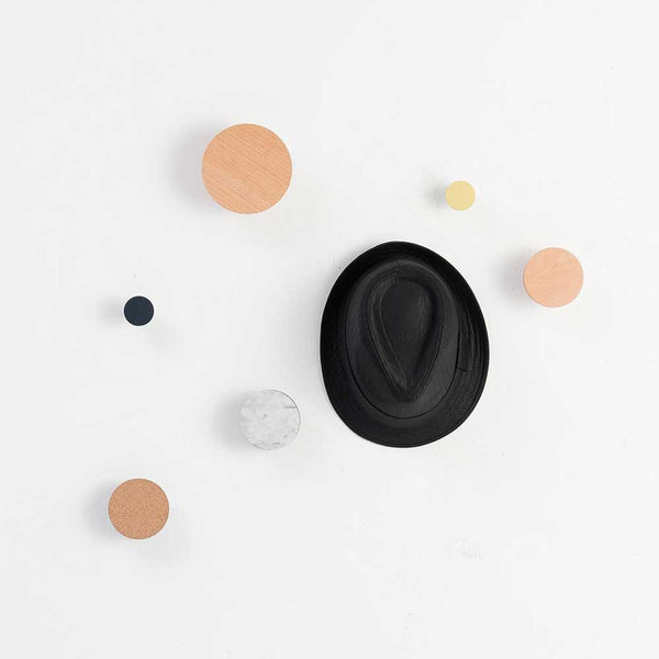 charles and marie GARDEROBENHAKEN klein - Metall - D=4cm | DesignBite