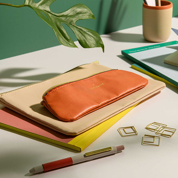 Charles And Marie GEO PAPER CLIPS - 50 Büroklammern Im Glas - Gold | Somewhere