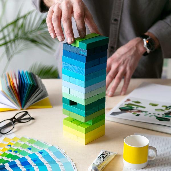 charles and marie GRADIENT TOWER COLD - Holz-Stapel-Spiel m. 48 Steinen - Blaugrün | Block Design