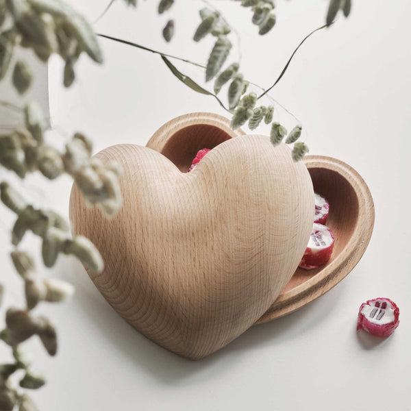 Charles And Marie HEART BOWL | Herz DOSE Aus Holz | Mencke&vagnby | Spring Copenhagen