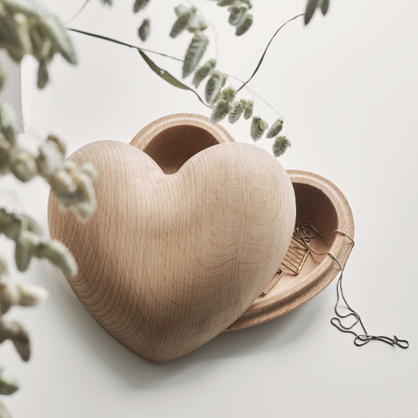 charles and marie HEART BOWL | Herz DOSE aus Holz | mencke&vagnby | Spring Copenhagen