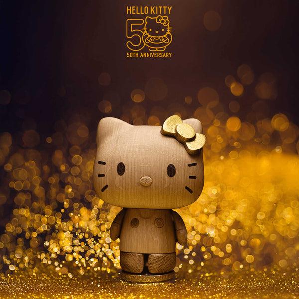 charles and marie HELLO KITTY Small mit goldener Schleife - 50th Anniversary Edition - Holzfigur Eiche 14 cm hoch | boyhood
