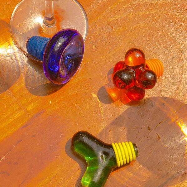 Charles And Marie HOBKNOB Amber | Bernsteinfarbiger FLASCHEN-STÖPSEL & VERSCHLUSS | Fort Standard | Areaware