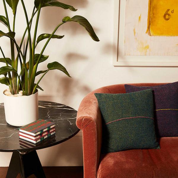 Charles And Marie INTEGRATE CUSHION - Dunkelgrüner Kissenbezug - 50x50 Cm - 100% Merino Wolle | Cristian Zuzunaga