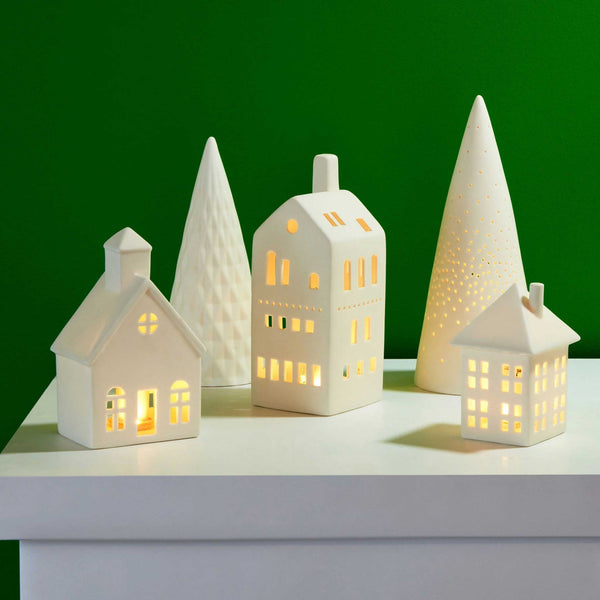 charles and marie LED LIGHTED MODERN VILLAGE - Porzellan Weihnachtsdorf mit LED Beleuchtung - 5er Set | MoMA
