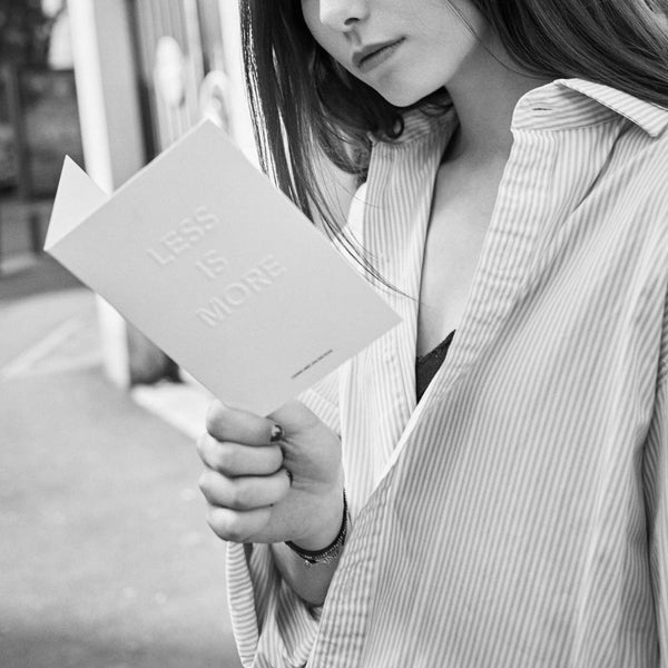 Charles And Marie LESS IS MORE | GRUSSKARTE | Architekten Zitate | 10x15 Cm | Cinqpoints