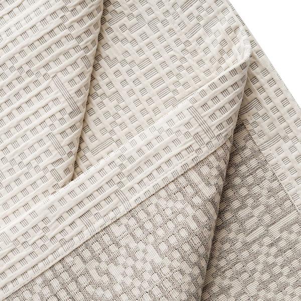 charles and marie MAPPING BEDSPREAD | weisse TAGES-BETT-DECKE | 235x245 cm | 100% Baumwolle | Cristian Zuzunaga