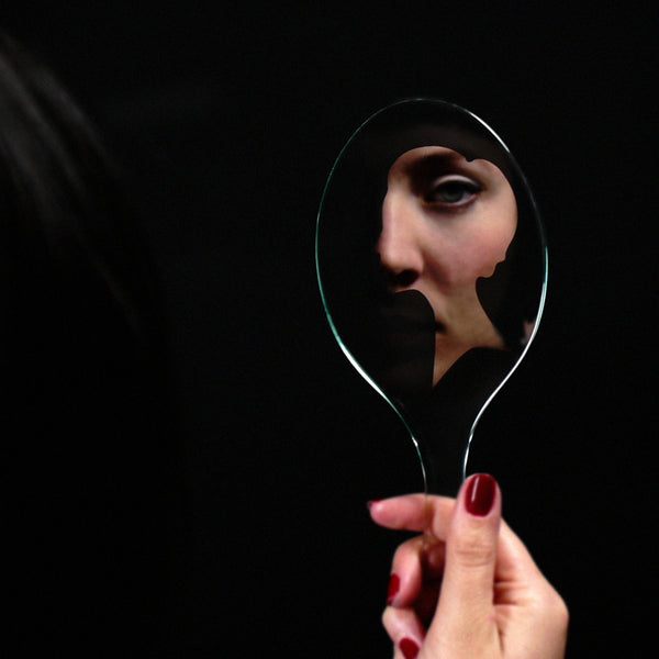 Charles And Marie Me-Ror | HANDSPIEGEL | ByAMT Alissia Melka-Teichroew | Charles & Marie