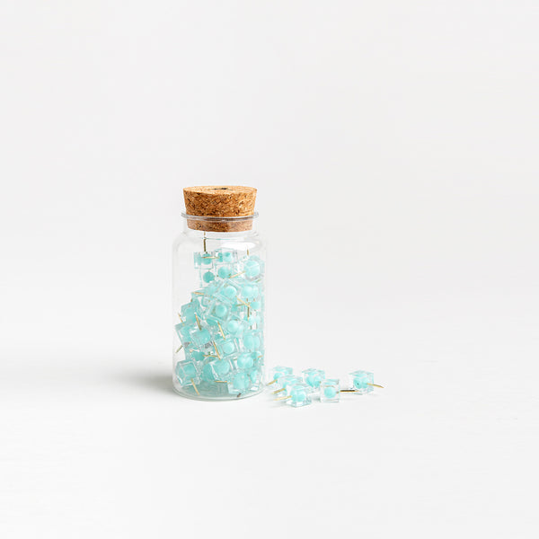 charles and marie MINI CUBE PUSH PINS - 60 Pin-Nadeln im Glas - Türkis | Somewhere
