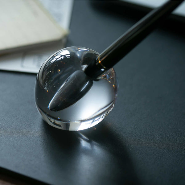 Charles And Marie MIZUTAMA - Glas-Stiftehalter Mit Kugelschreiber | 100percent