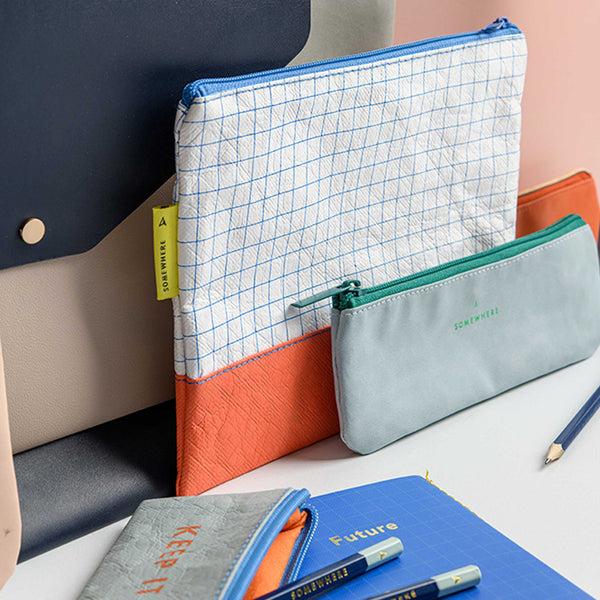 Charles And Marie ORGANIZER POUCH TYVEK - Tasche - 25x18 Cm | Somewhere