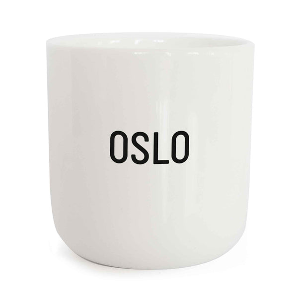 charles and marie OSLO | weisser Kaffee- & Tee-BECHER mit schwarzer Typo | City Collection | PLTY