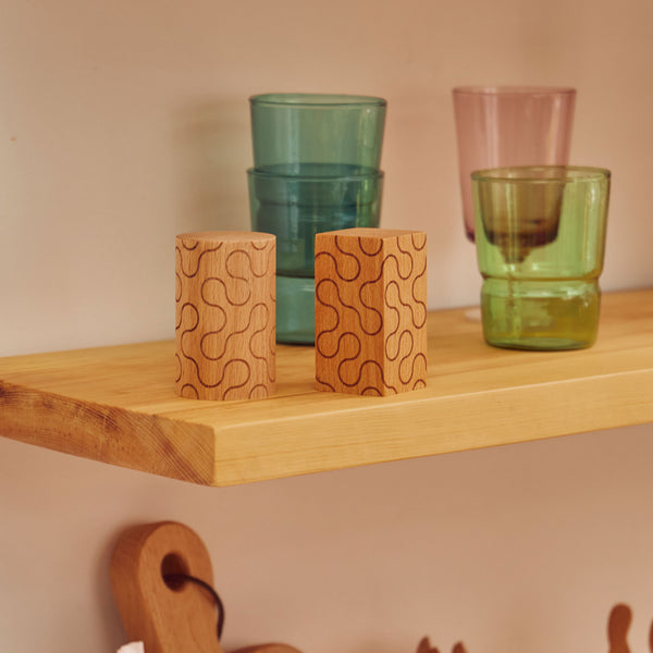 Charles And Marie PATTERN SHAKERS | SALZ- & PFEFFERSTREUER Aus Holz | Dusen Dusen | Areaware