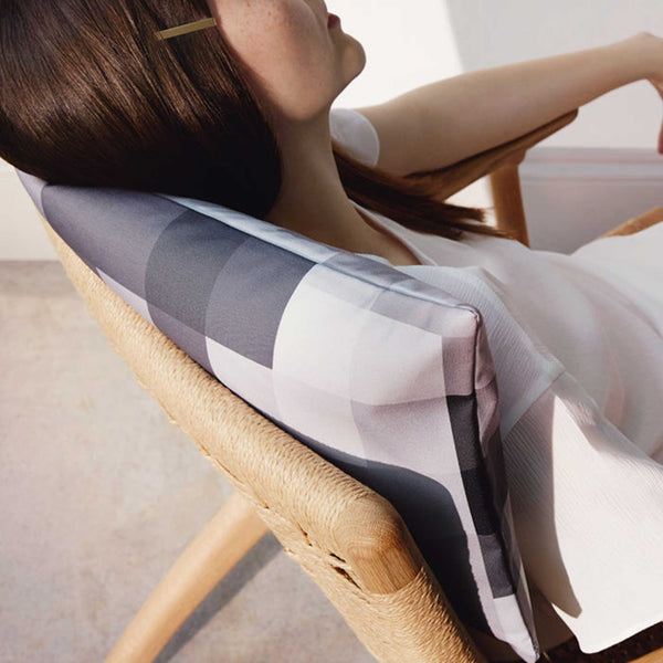 Charles And Marie PIXEL CUSHION LUNA - Schmales Monochrome Kissen - 30x50 Cm - 100% Trevira CS | Cristian Zuzunaga