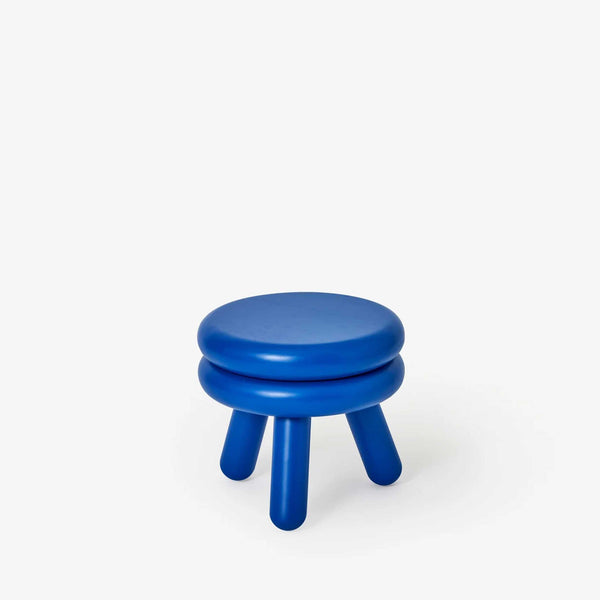 charles and marie PLUMA STOOL SHORT Blau | Kleiner Holz-HOCKER | Steven Bukowski | Areaware