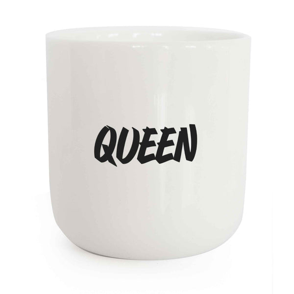 charles and marie QUEEN | weisser Kaffee- & Tee-BECHER mit schwarzer Typo | Misfits Serie | PLTY