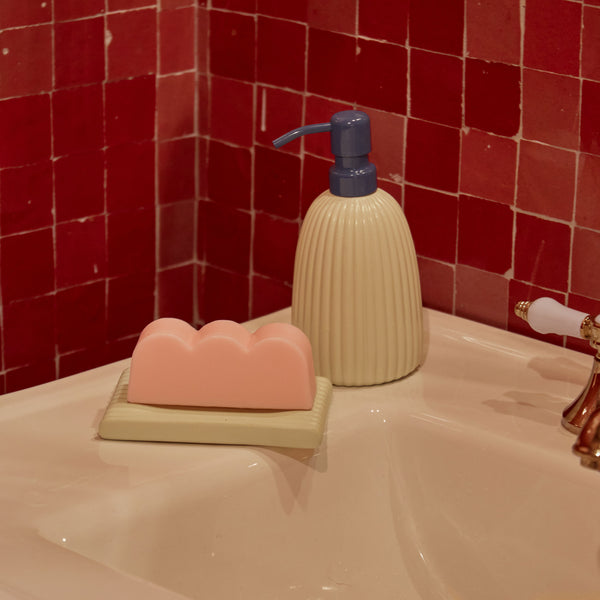 Charles And Marie SHAPE SOAP BUMP | Rosafarbige SEIFE | Grain | Areaware