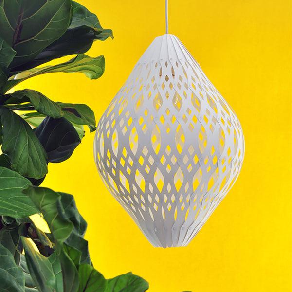 charles and marie SHAYK2X | Weisser LAMPENSCHIRM | Amanda Betz | Artecnica